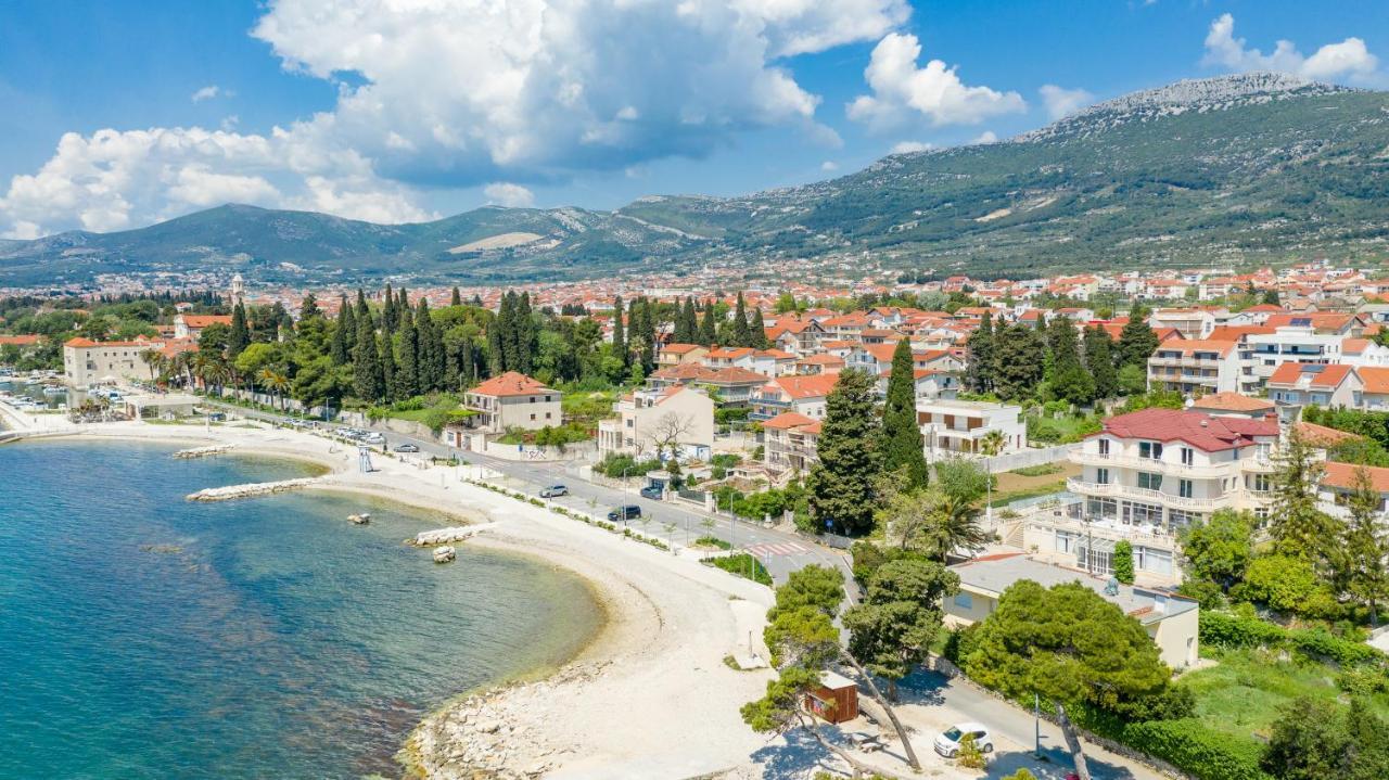 Hotel Riva Kastela With Swimming Pool Екстериор снимка