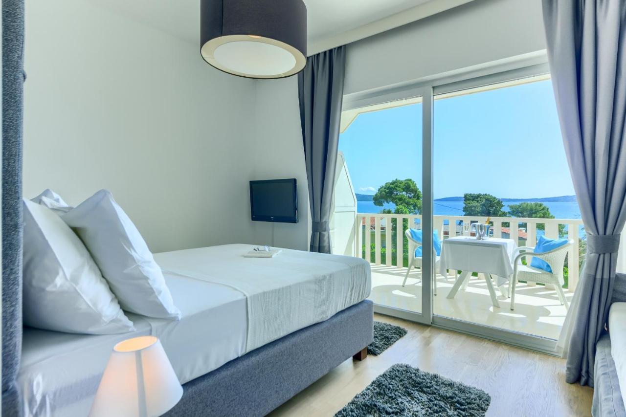 Hotel Riva Kastela With Swimming Pool Екстериор снимка