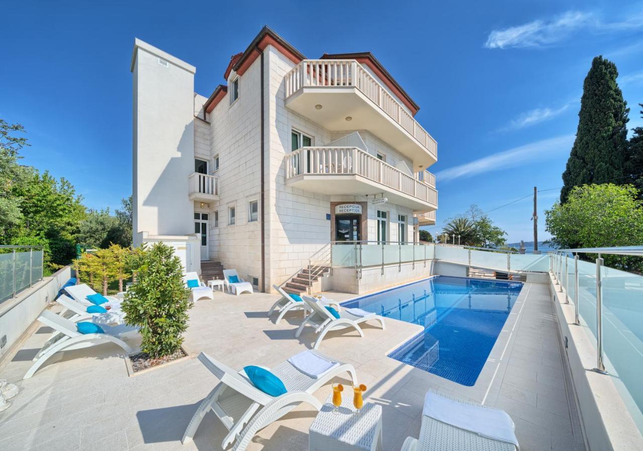 Hotel Riva Kastela With Swimming Pool Екстериор снимка