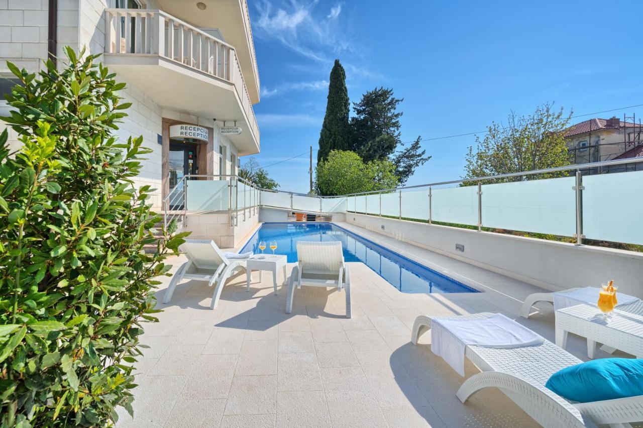 Hotel Riva Kastela With Swimming Pool Екстериор снимка
