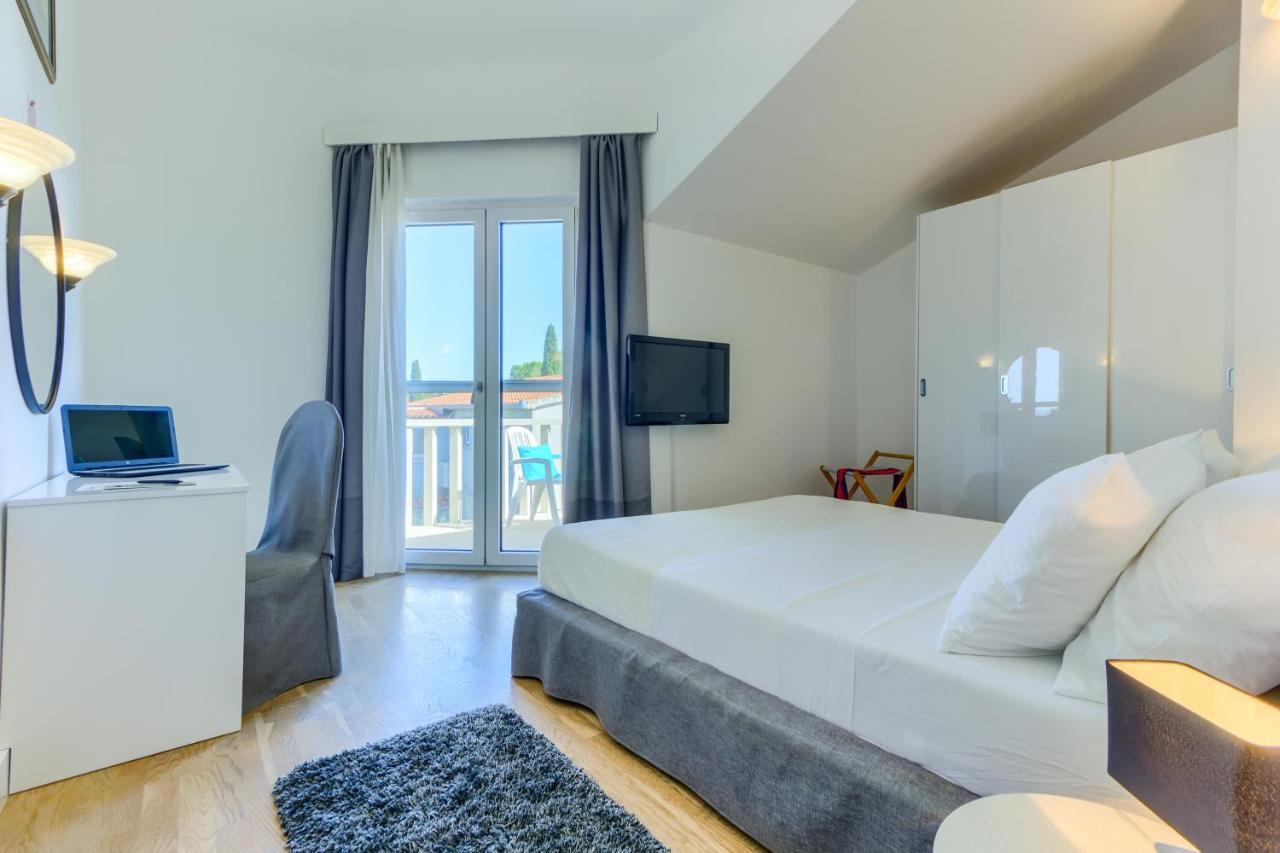 Hotel Riva Kastela With Swimming Pool Екстериор снимка