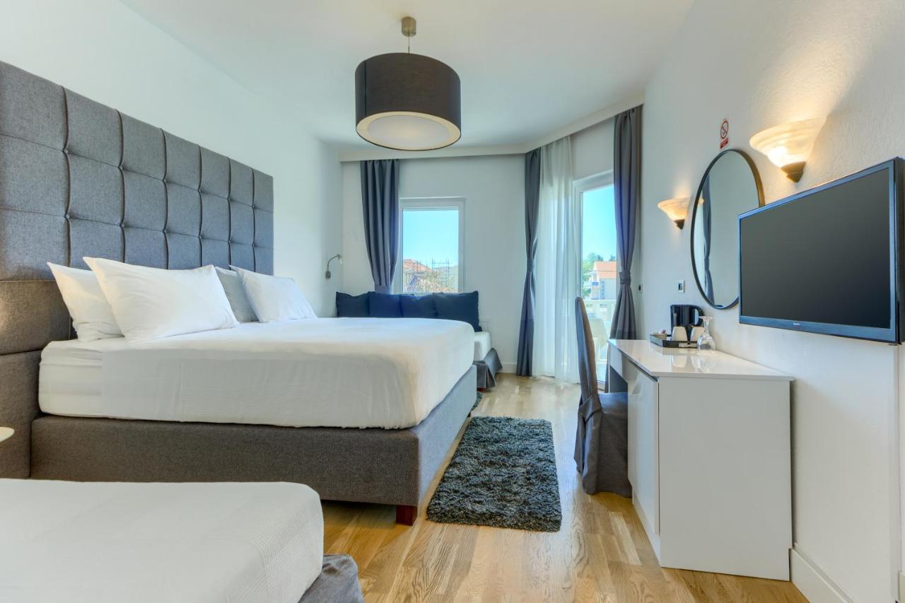 Hotel Riva Kastela With Swimming Pool Екстериор снимка