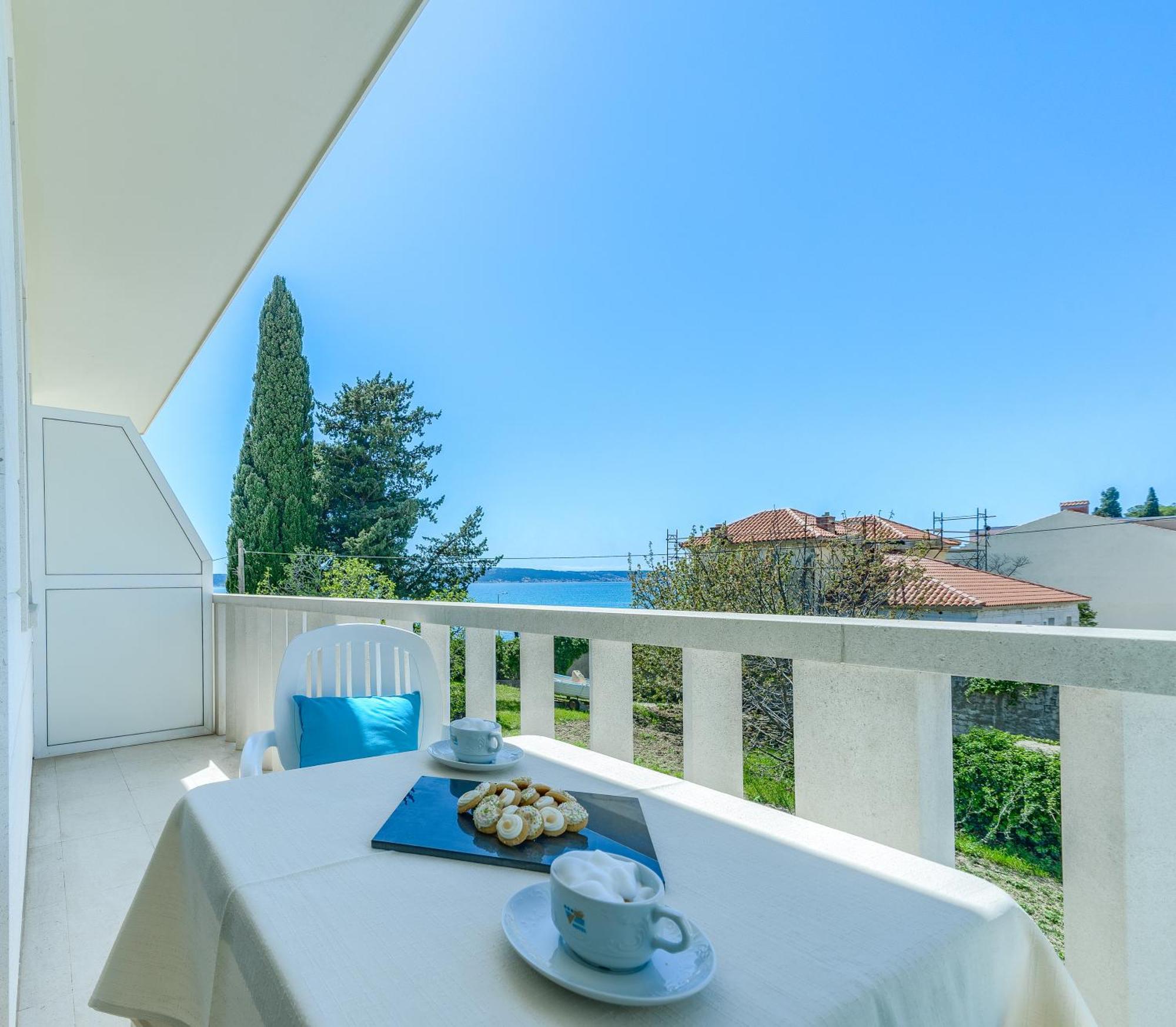 Hotel Riva Kastela With Swimming Pool Екстериор снимка