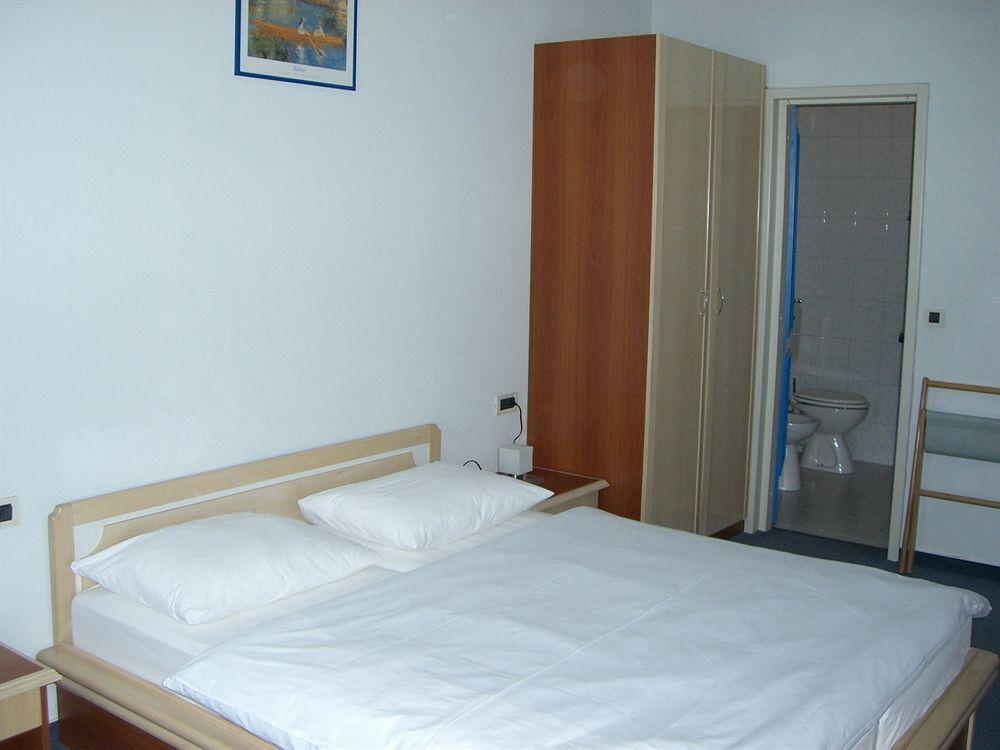 Hotel Riva Kastela With Swimming Pool Екстериор снимка