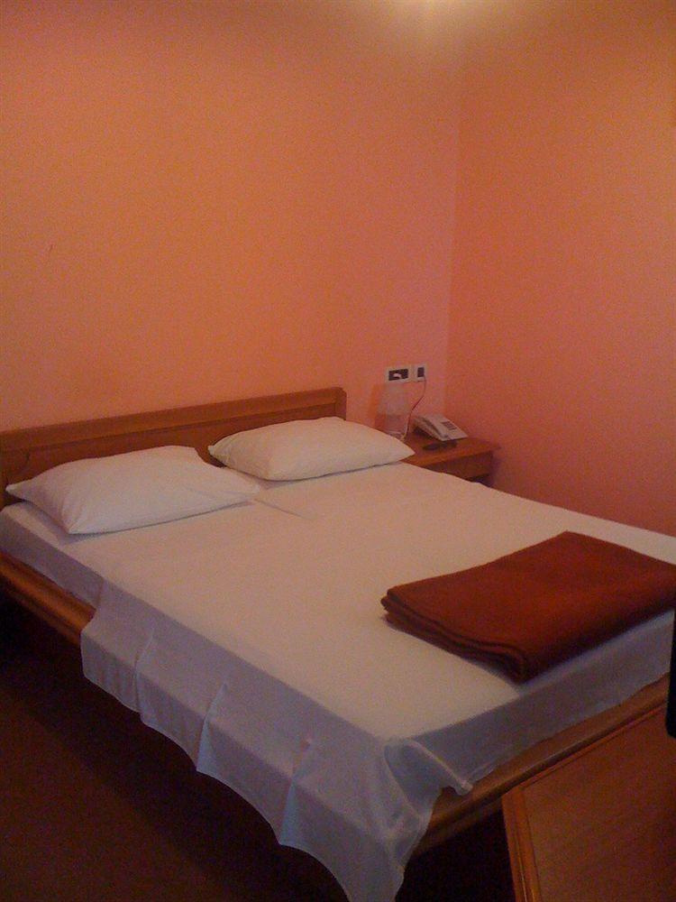 Hotel Riva Kastela With Swimming Pool Екстериор снимка