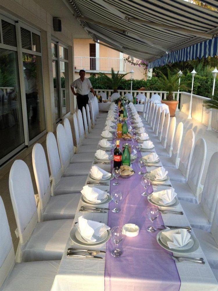 Hotel Riva Kastela With Swimming Pool Екстериор снимка