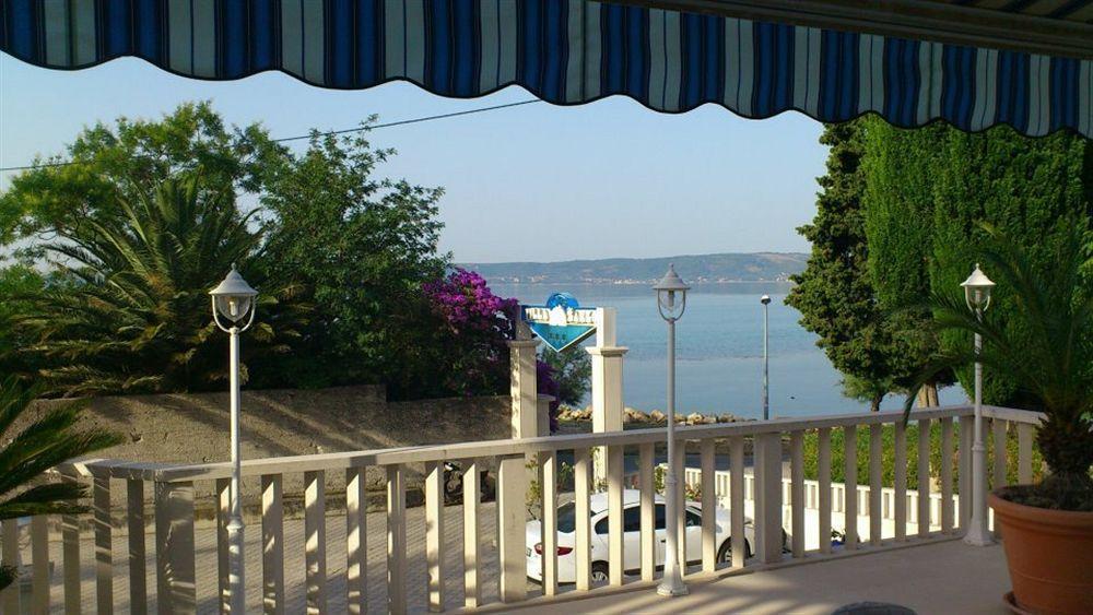 Hotel Riva Kastela With Swimming Pool Екстериор снимка