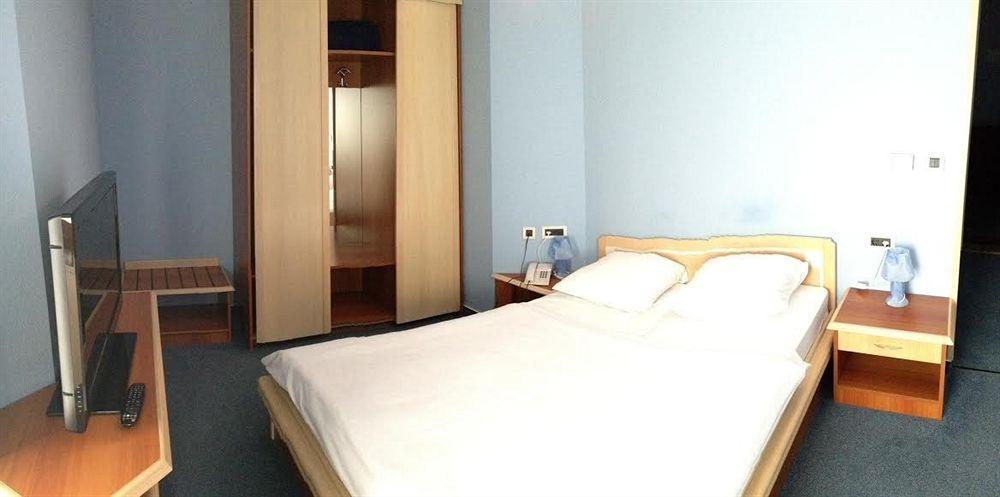 Hotel Riva Kastela With Swimming Pool Екстериор снимка