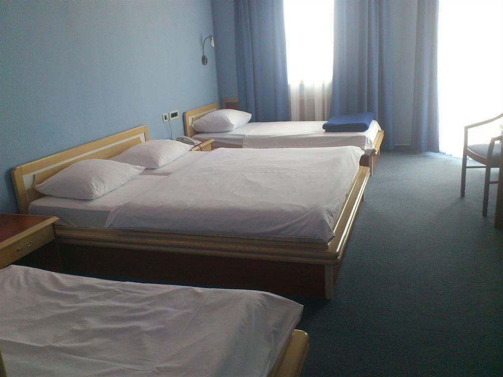 Hotel Riva Kastela With Swimming Pool Екстериор снимка
