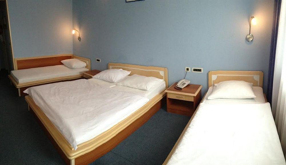 Hotel Riva Kastela With Swimming Pool Екстериор снимка